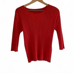 Red Issey Miyake Pleats Please top size 3
#IsseyMiyake
